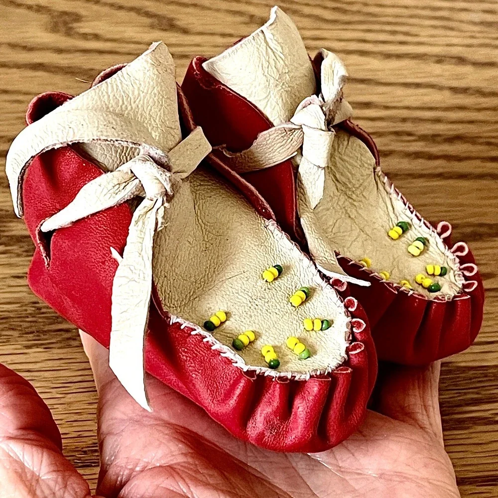 VTG Navajo Baby Booties 50s Deer Skin Leather Sz 0 Beaded Red Handmade Moccasins